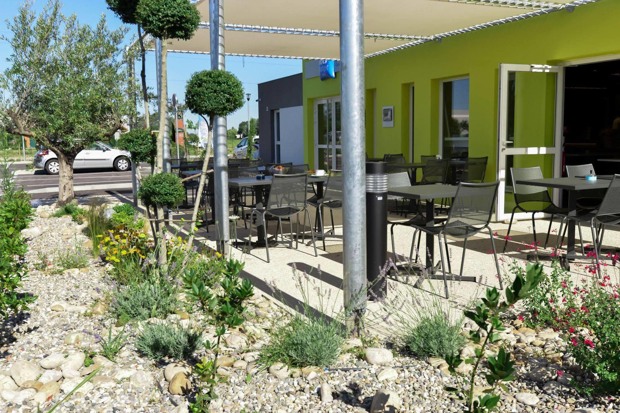 Ibis Budget Porte De Camargue Saint-Martin-de-Crau Exteriér fotografie